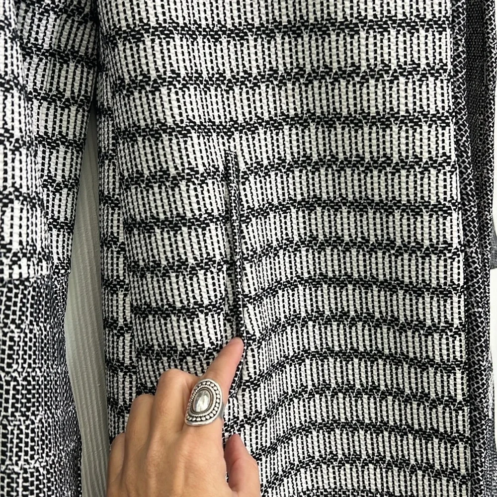 H&M - Black And White Tweed Open Front Pocket Long Sleeve Lined Long Jacket SZ 2